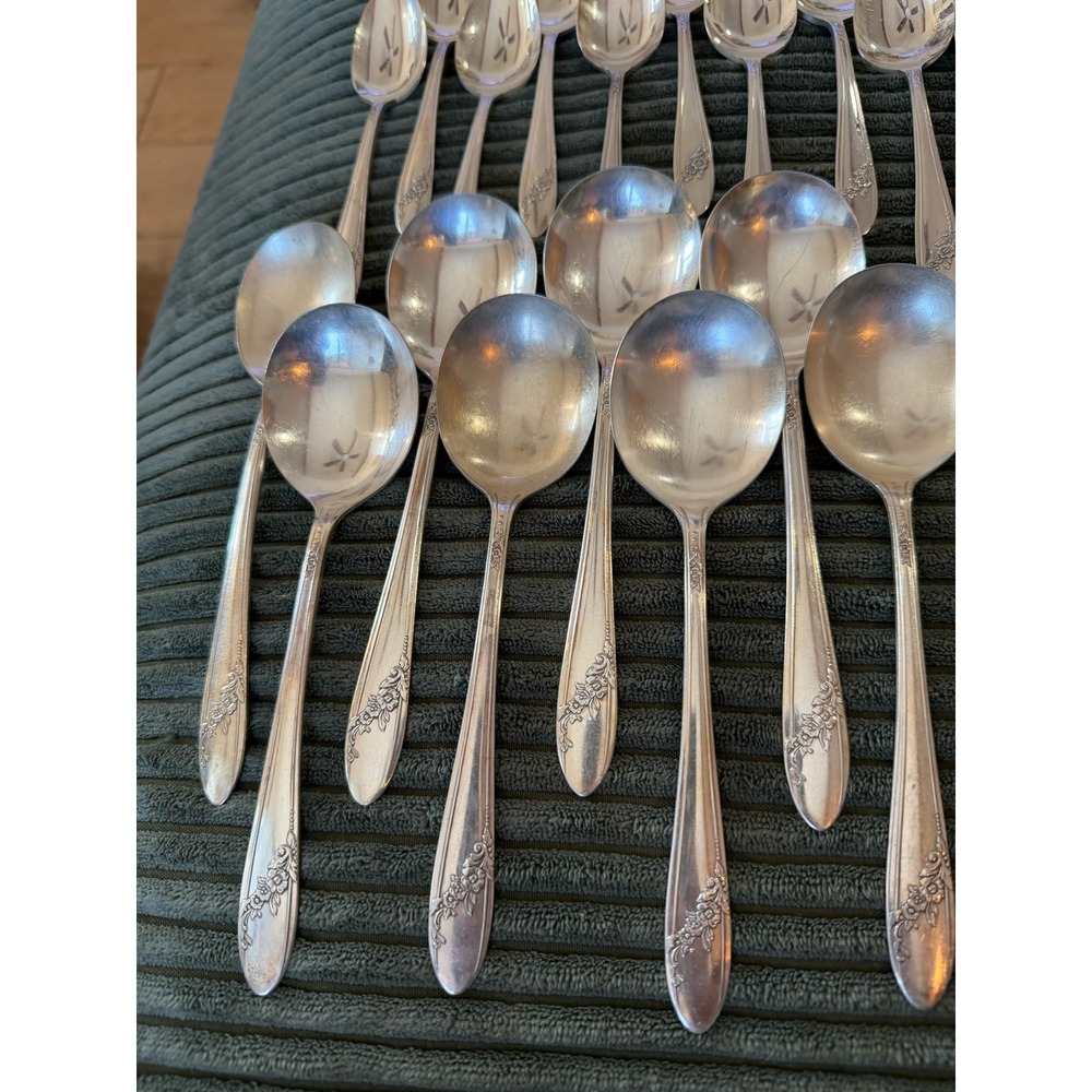 Vintage Oneida Queen Bess Pattern Silverplate Large Flatware Set of 66‎ Pieces - Picture 8 of 12